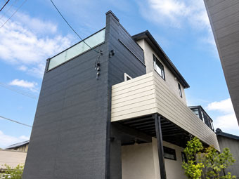 ホテルライクな3階建ての住まい